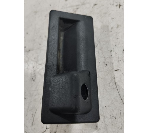 Кнопка открывания багажника