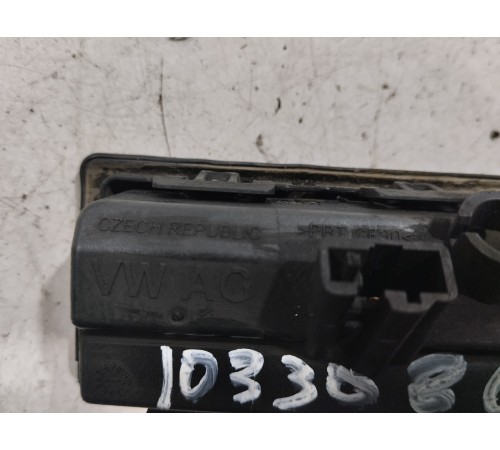 Кнопка открывания багажника