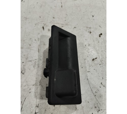 Кнопка открывания багажника