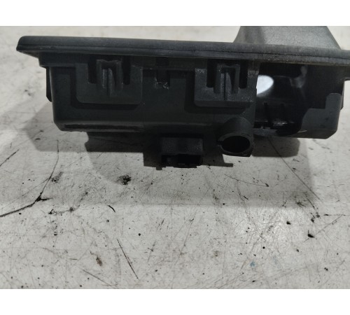 Кнопка открывания багажника