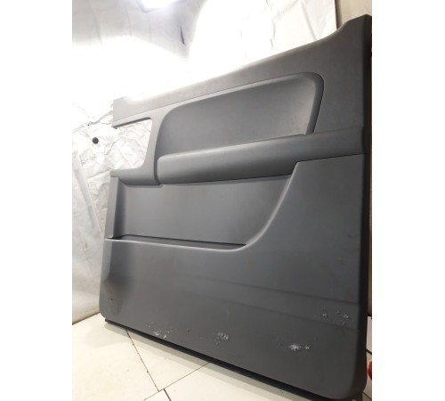 Обшивка двери (средняя, правая)