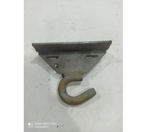 Крюк буксировочный