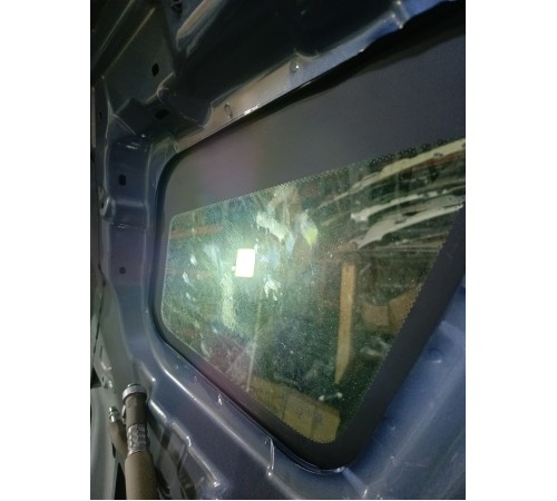 Стекло глухое заднее левое