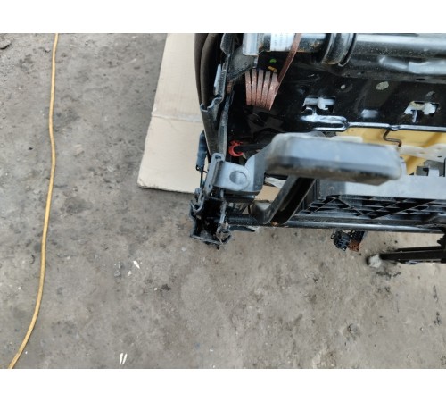 Сиденье переднее левое