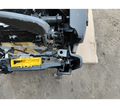 Сиденье переднее левое