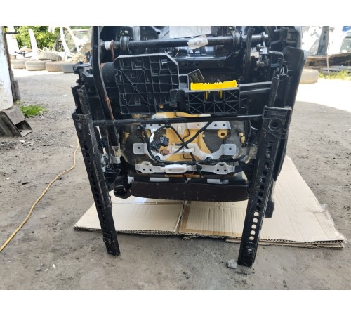 Сиденье переднее левое