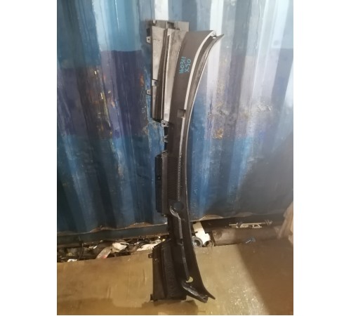 Водосток лобового стекла жабо