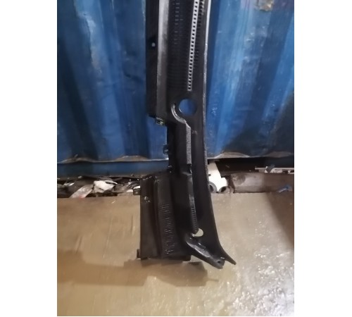 Водосток лобового стекла жабо