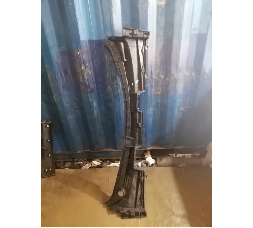 Водосток лобового стекла жабо