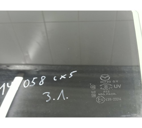 Стекло двери заднее левое