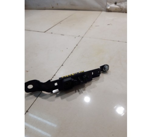 Регулятор высоты ремня безопасности (передний, правый)