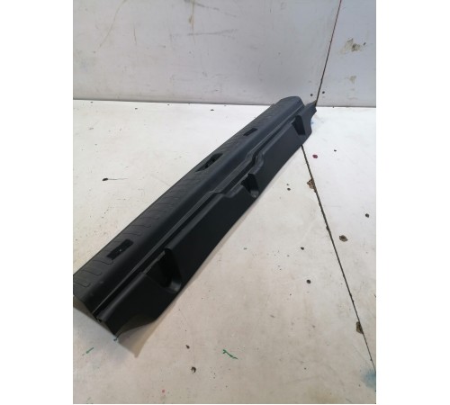 Обшивка панели багажника