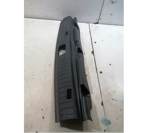 Обшивка панели багажника