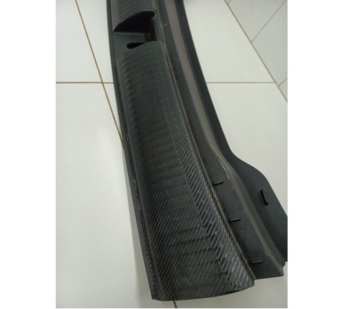 Обшивка задней панели багажника