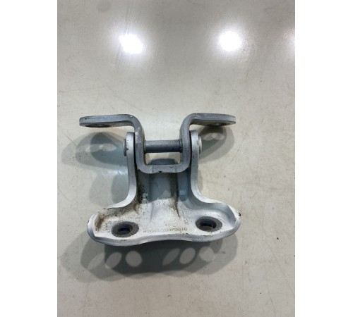 Петля двери (задня, правая, верхняя)