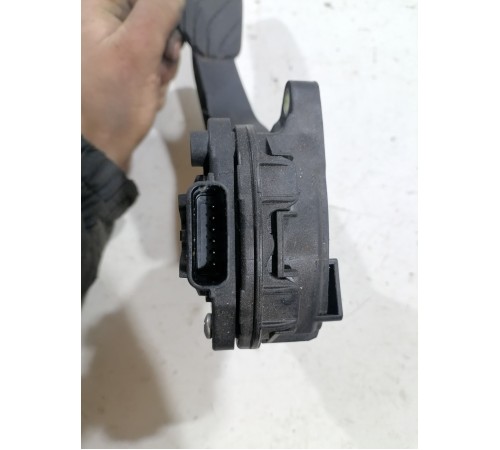 Педаль акселератора (газа)