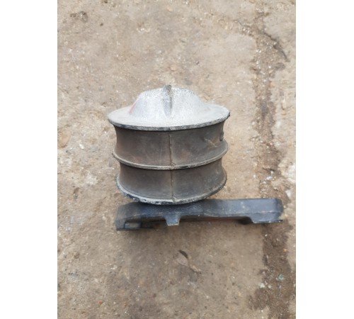 Кронштейн подвески двигателя ширина переднего