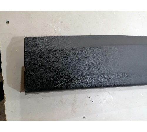 Накладка крышки багажника верхняя внутренняя