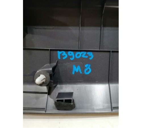 Накладка крышки багажника верхняя внутренняя