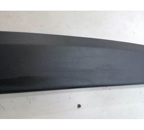 Накладка крышки багажника верхняя внутренняя