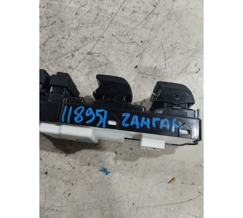 Блок управления стеклоподъемниками передний левый