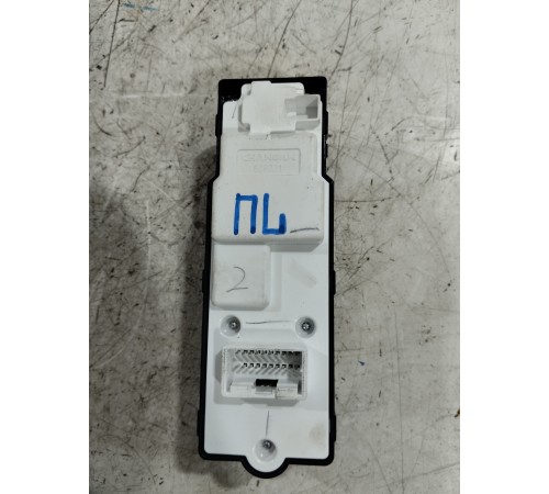 Блок управления стеклоподъемниками передний левый