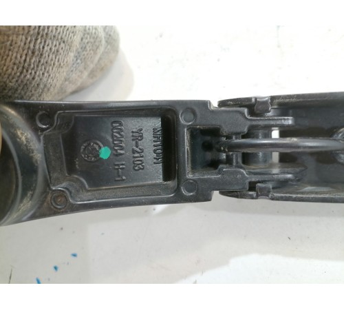 Поводок стеклоочистителя левый