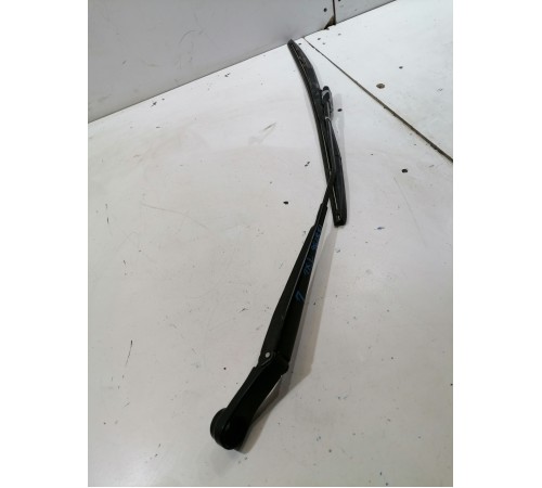 Поводок стеклоочистителя левый