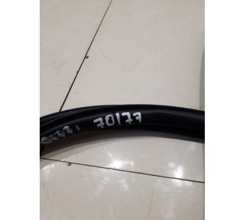 Уплотнитель двери (передний, правый)