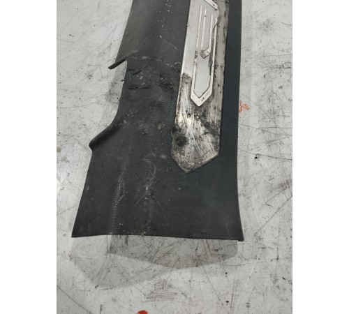 Накладка порога (передняя правая)