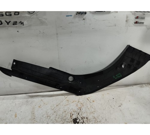 Накладка замка капота левая