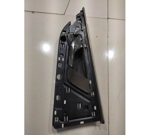 Ручка двери (задняя левая внутренняя)