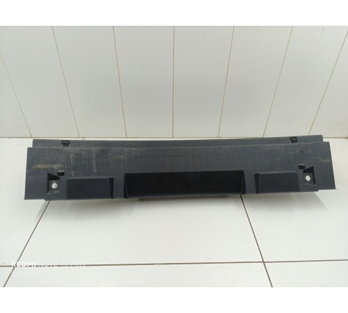 Обшивка задней панели замка багажника