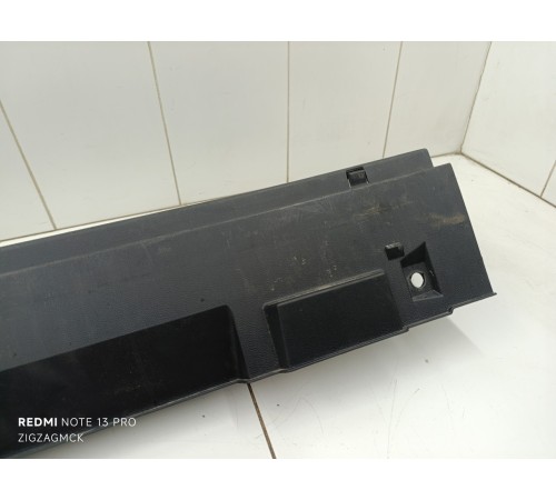 Обшивка задней панели замка багажника