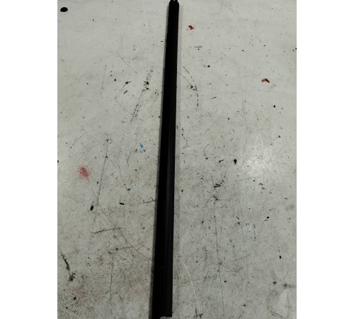 Уплотнитель стекла (передний правый внутренний)