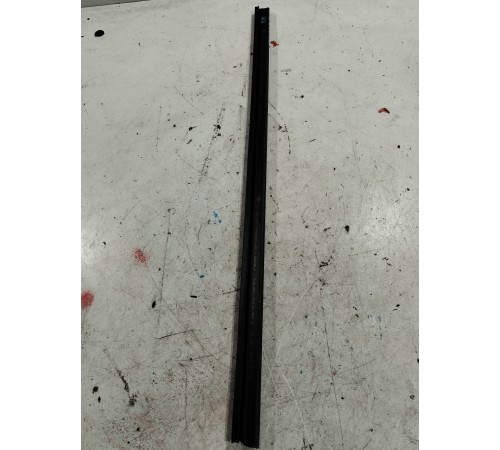 Уплотнитель стекла (передний правый внутренний)