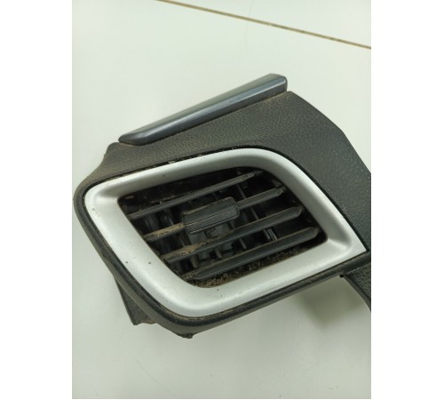 Воздушный дефлектор передний левый