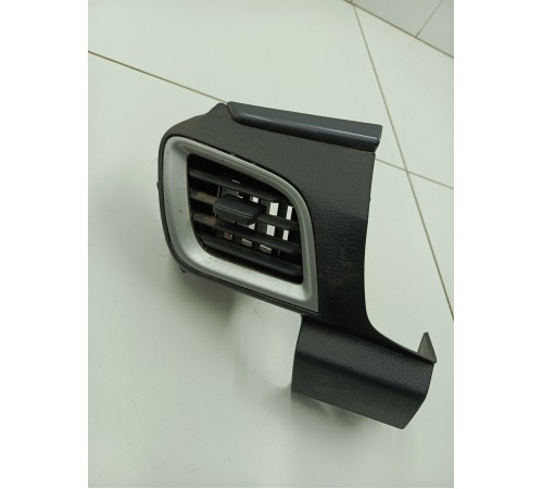 Воздушный дефлектор передний левый