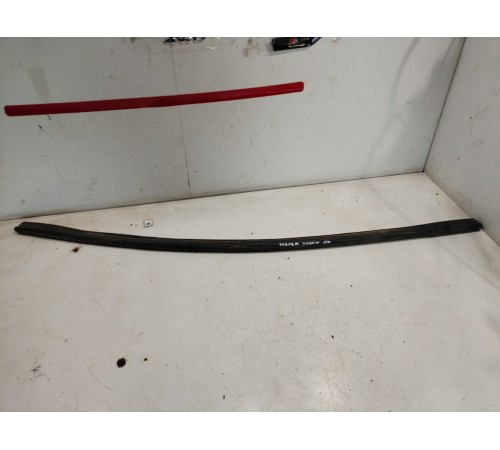 Уплотнитель капота передний