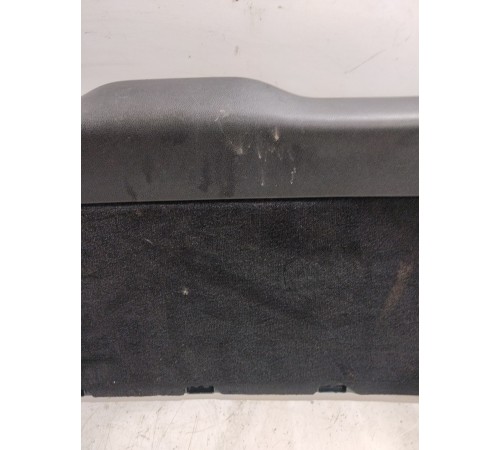 Обшивка крышки багажника