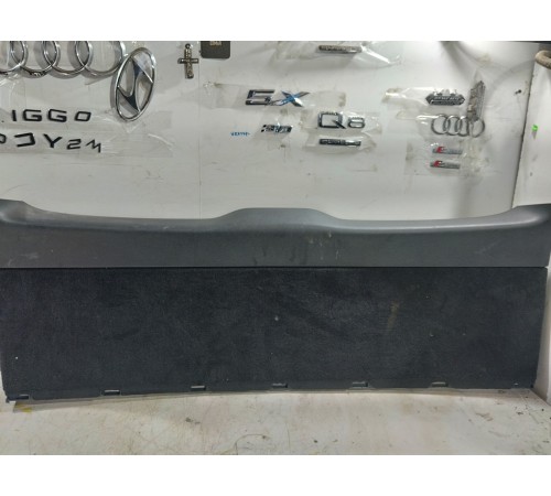 Обшивка крышки багажника