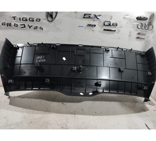 Обшивка крышки багажника