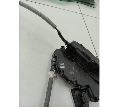 Замок двери передний правый