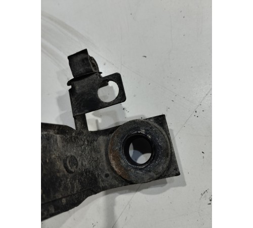 Крепление топливного бака