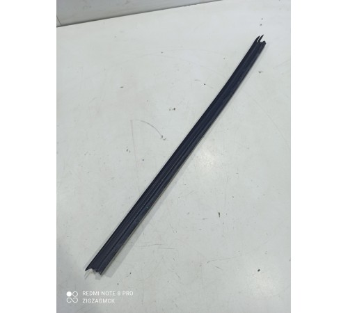 Уплотнитель стекла (задний правый внутренний)