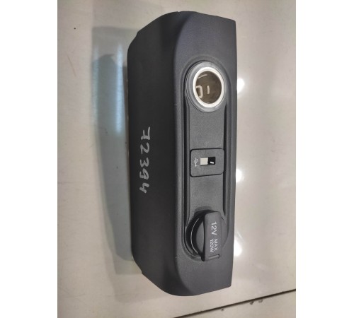 накладка торпеды (прикуриватель, розетка 12v)