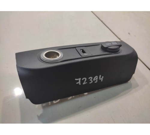 накладка торпеды (прикуриватель, розетка 12v)