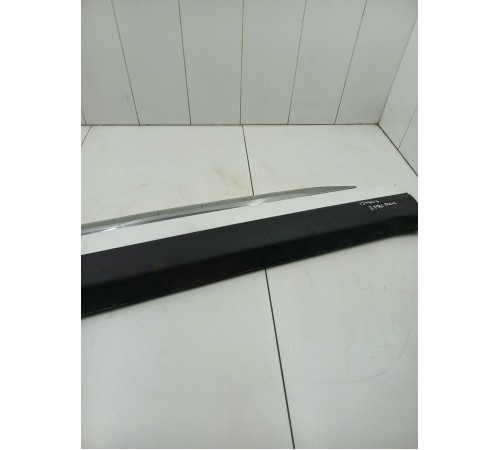 Накладка двери передняя правая внешняя