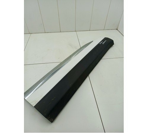 Накладка двери передняя правая внешняя