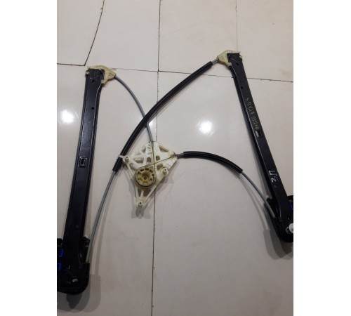 Стеклоподъемник (задний правый)